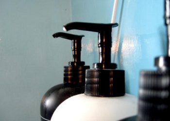 Pouvez-vous utiliser un shampooing humain sur les chiens?  Est-ce sûr?