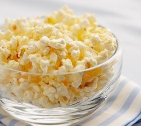 Est-il sécuritaire pour les chiens de manger du pop-corn ?