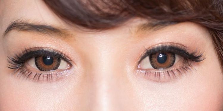 Comment avoir les yeux bleu quand on a les yeux marrons ?