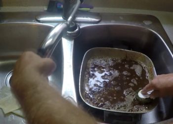 Comment nettoyer un œil collé ?