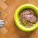 Est-ce dangereux pour un chien de manger de la nourriture de chat ?