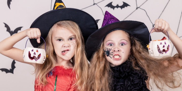 Comment faire un déguisement de sorcière fait maison ?