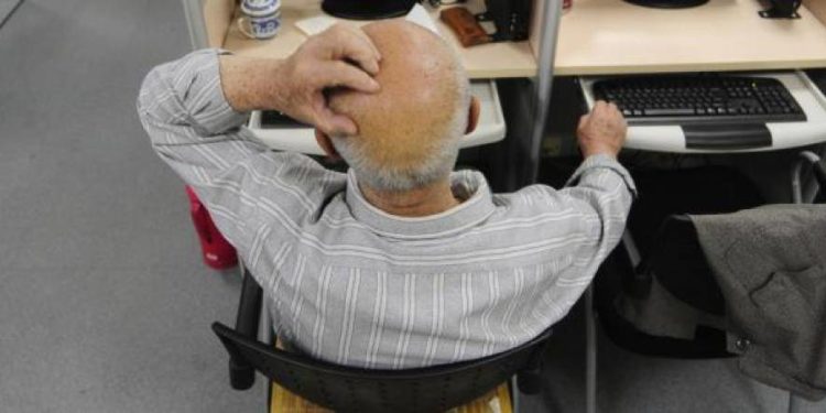 Pourquoi un cheval peut se gratter ?