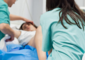 Comment déclencher l'accouchement d'un chat ?