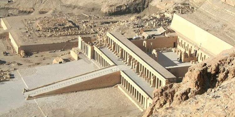 Pourquoi le chat était sacré pendant l'Égypte antique ?