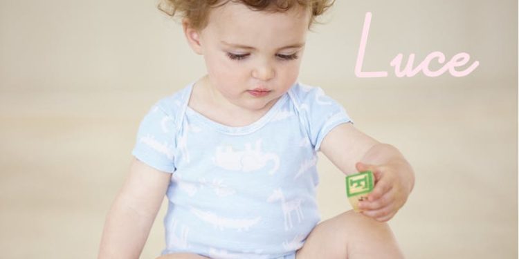 Quel prénom fille signifiant lumière ?