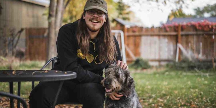 Quels conseils Pouvez-vous donner à un maître dont Lanimal perd abondamment ses poils ?