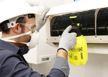 Comment nettoyer un chat qui sent mauvais ?