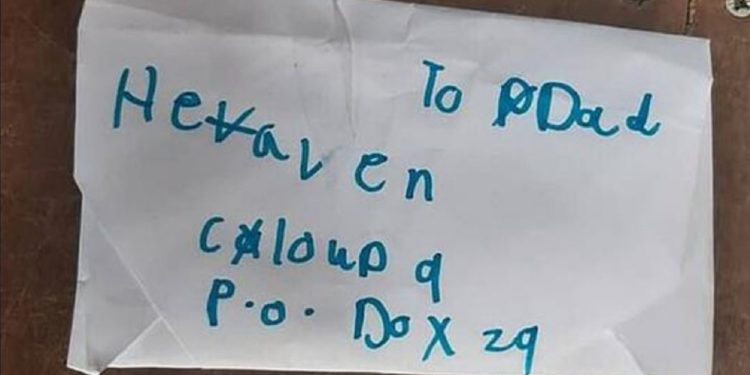 Qui se retrouve sans dessus 9 lettres ?