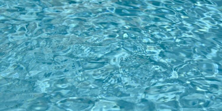 Comment clarifier une eau trouble ?