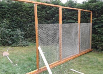 Comment fabriquer un enclos pour les poules ?