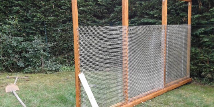 Comment fabriquer un enclos pour les poules ?
