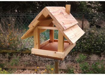Comment fabriquer une mangeoire à oiseaux en bois ?