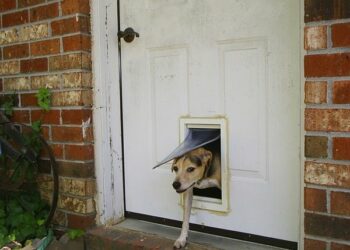 Comment faire un trou dans une porte PVC ?