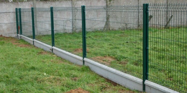 Comment planter un piquet de grillage ?