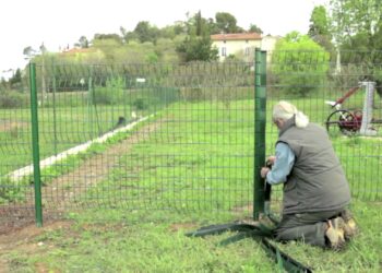 Comment renforcer le bas d'une clôture ?