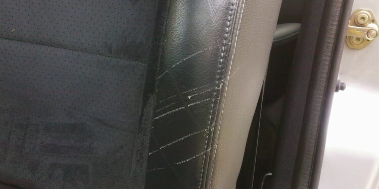 Comment restaurer un canapé en simili cuir ?