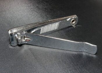 Est-ce que le sac à main est considéré comme bagage à main ?