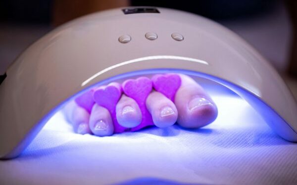 Quelle puissance lampe UV LED ongles ?