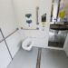 Qui nettoie les toilettes publiques ?
